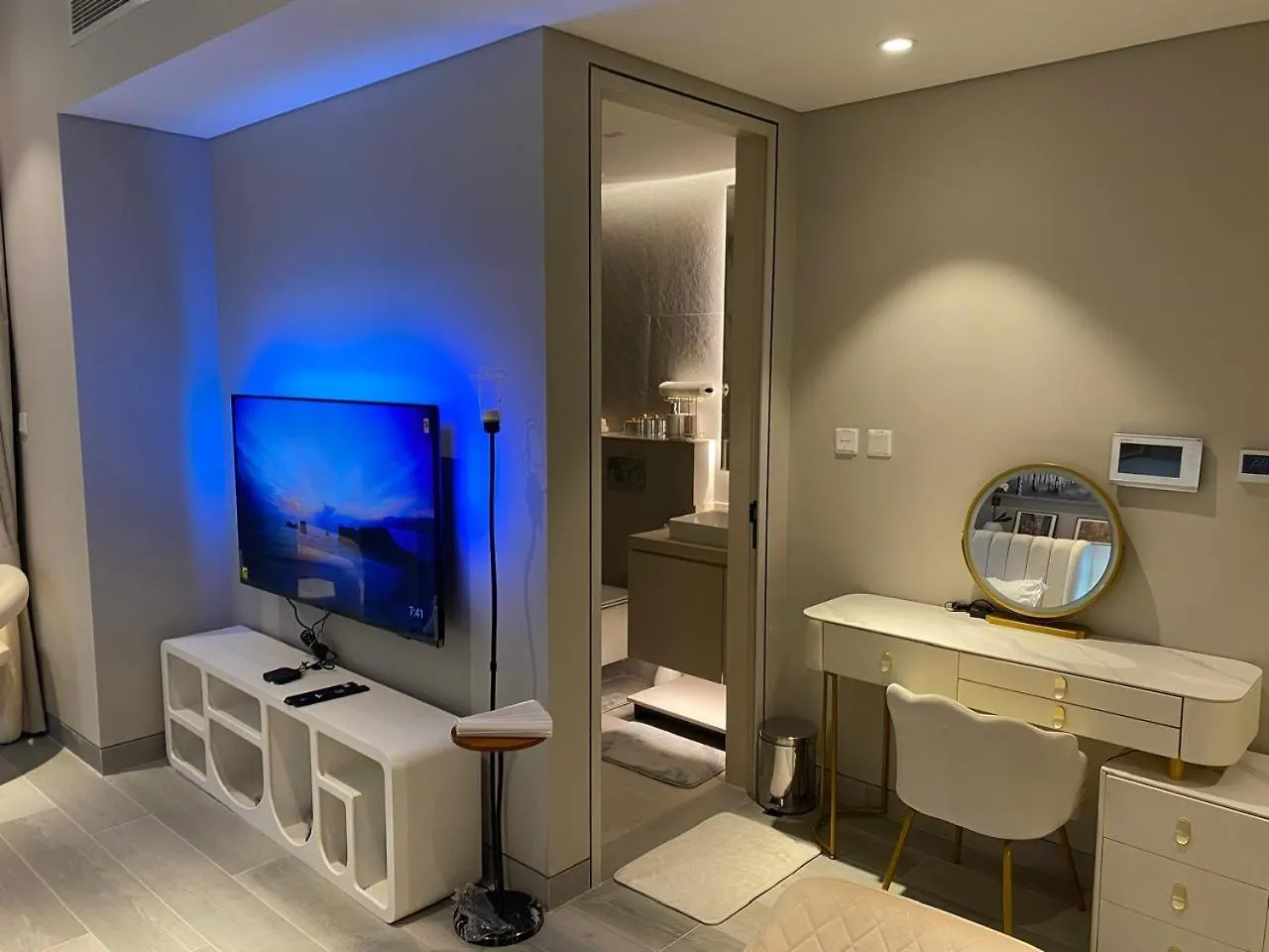 Studio Apartment With Stunning Marina And Dubai Eye View