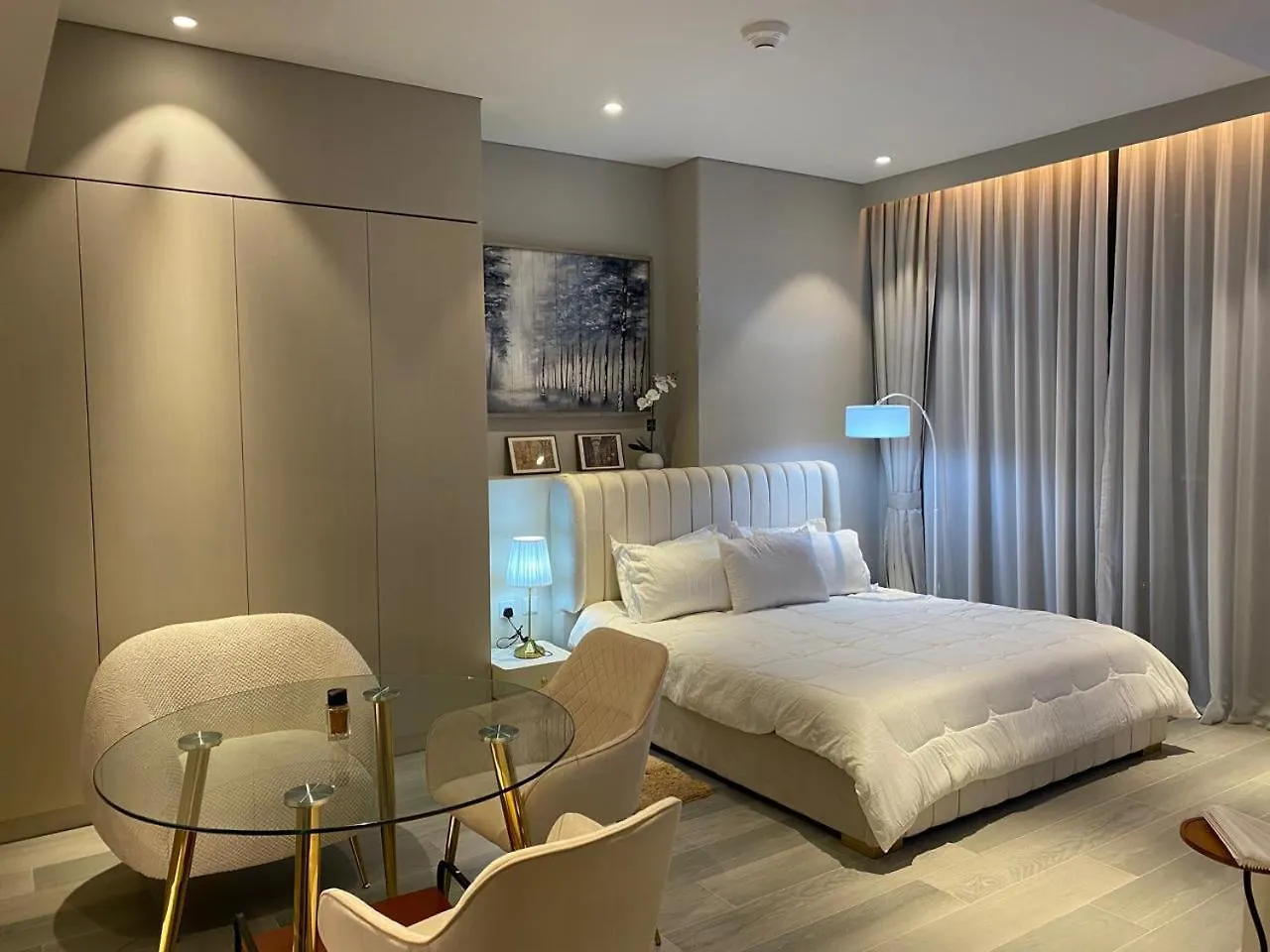 Studio Apartment With Stunning Marina And Dubai Eye View