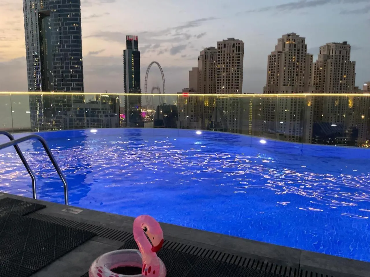 Studio Apartment With Stunning Marina And Dubai Eye View 아랍에미리트