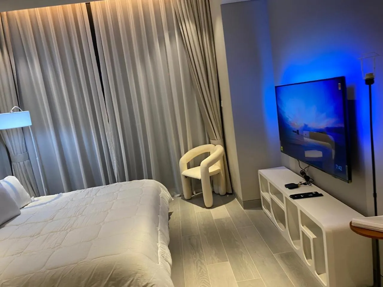 Studio Apartment With Stunning Marina And Dubai Eye View